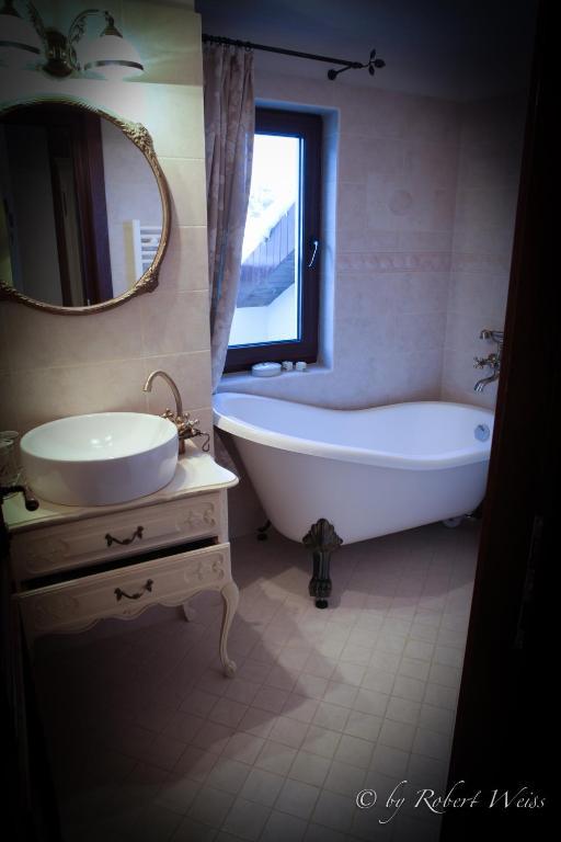 Pensiunea Vlahia Inn Moeciu De Sus Room photo